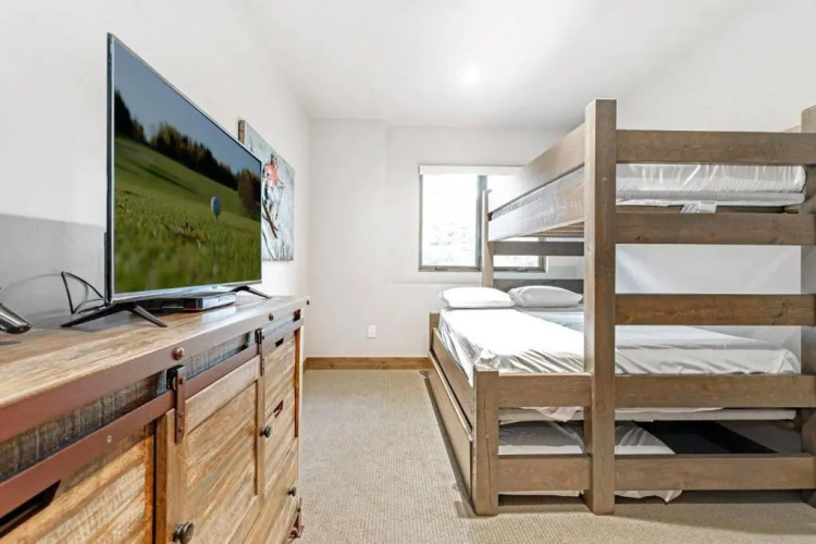 Treehouse Village 323