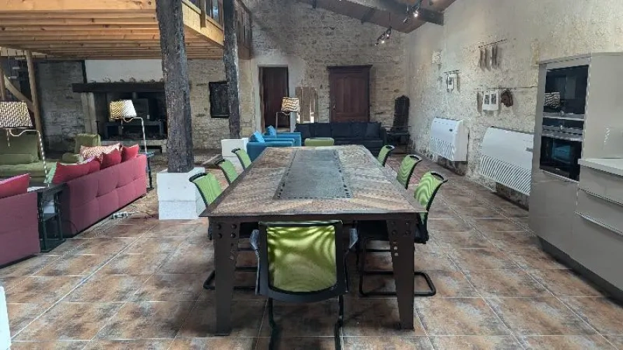 3 Bedrooms Bed in Dorm
