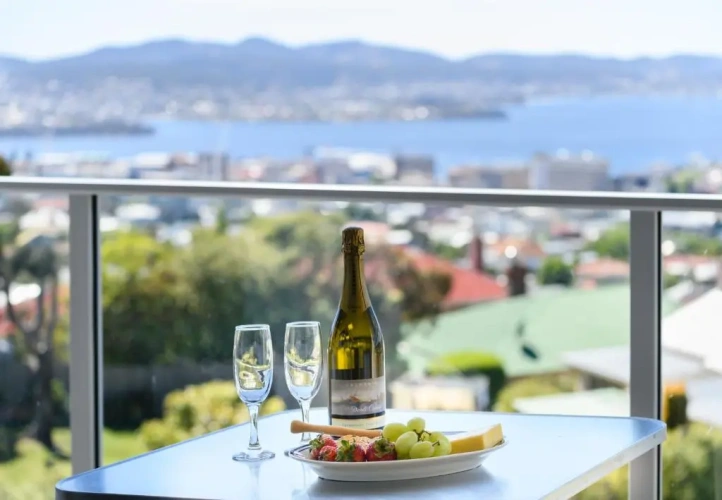 1 Bedroom Apartment with balcony and with harbour view