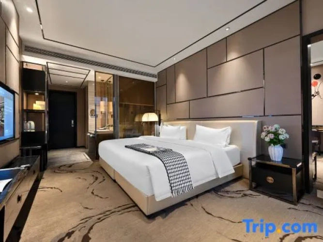 2 Bedrooms Double Family Suite with city view