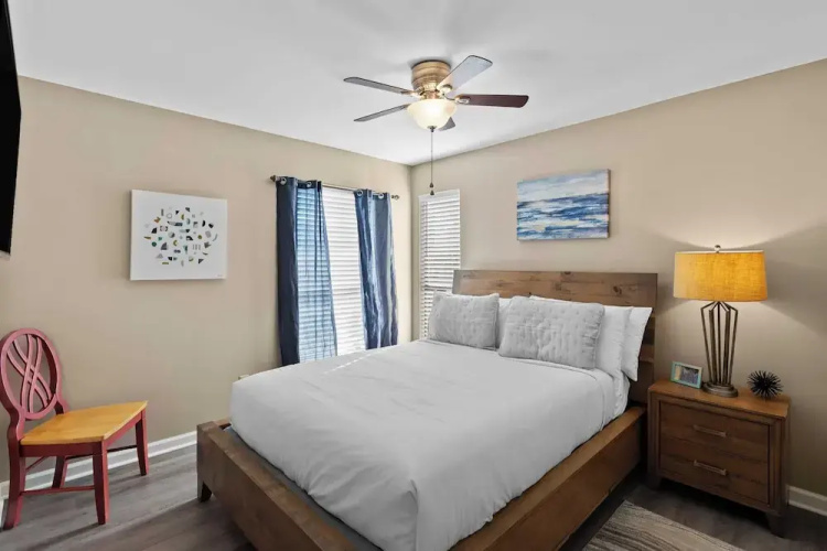 PCB Group-friendly Duplex w/ Pool, Backyard Lounge & 2 Kitchens