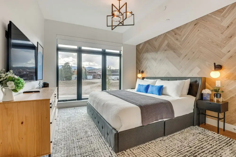 Mountain-view Condo in Downtown Winter Park!