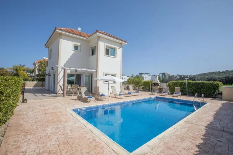 3 Bedrooms Villa