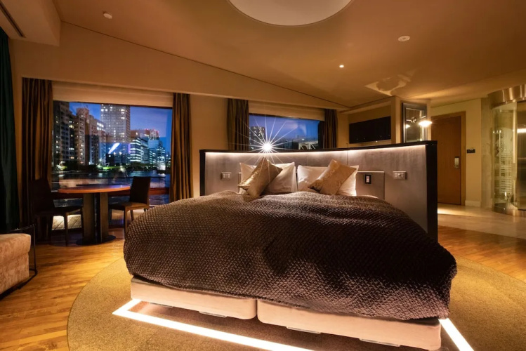PETALS TOKYO - Floating Hotel