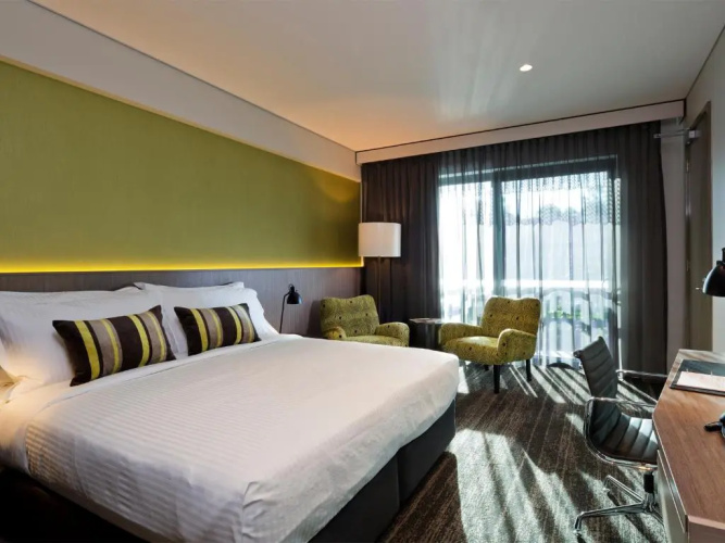 The Glen Hotel & Suites