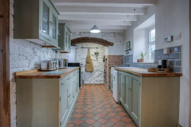 3 Bedrooms Cottage