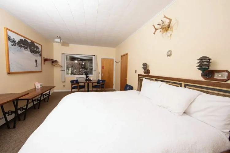 Yodeler Motel