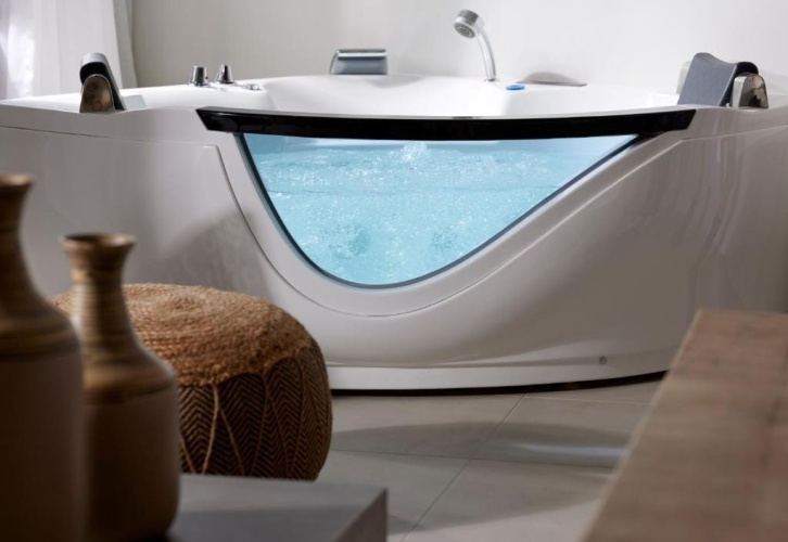 Deluxe Basement Suite with sea view