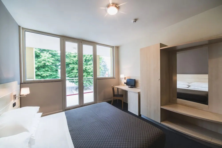 Hotel Giallo