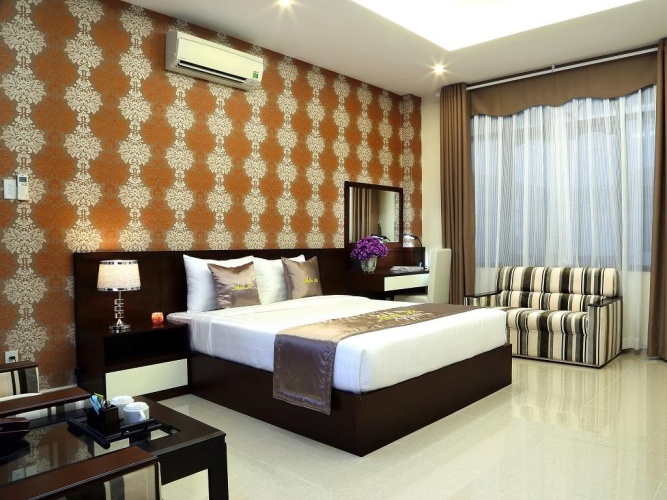 Standard Triple room with city view