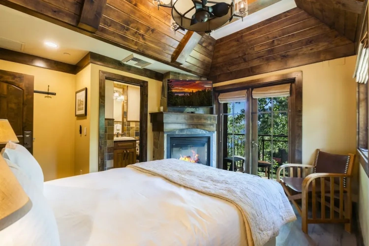 Double Suite with balcony and with lake view