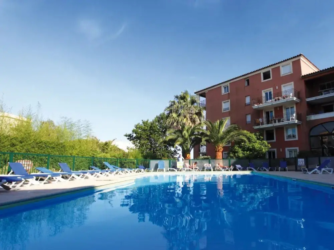 Apartment With AC at 150 m. From Beach