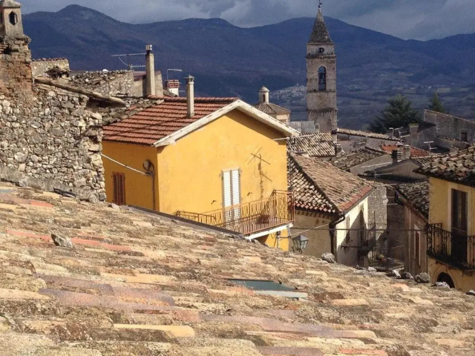 Sotto Il Castello