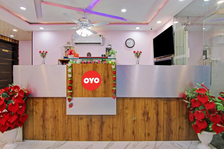 OYO Flagship 70281 Hotel Rishabh Inn
