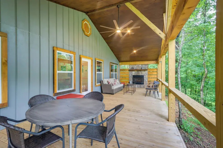 Blue Ridge Mountainside Cottage w/ Fire Pit!