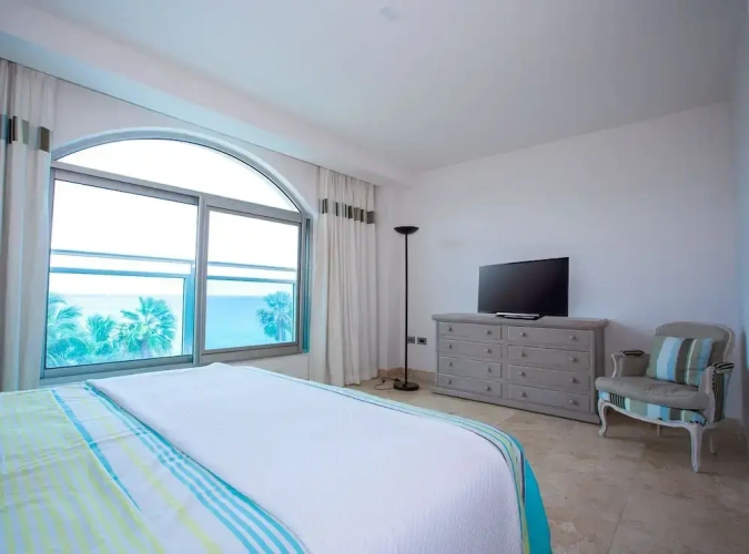3 Bedrooms Comfort room with balcony
