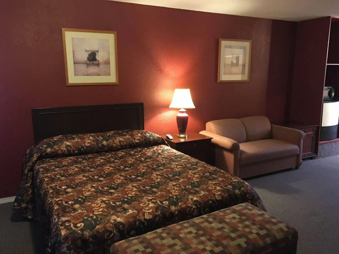 Lakeshore Inn Water Front
