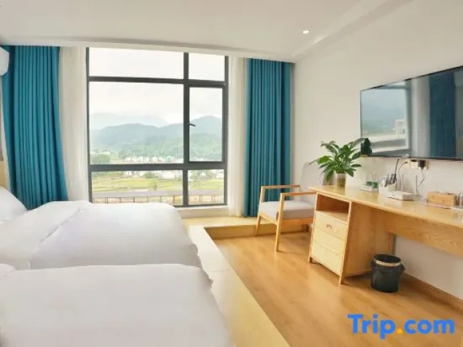 Standard Triple room with view