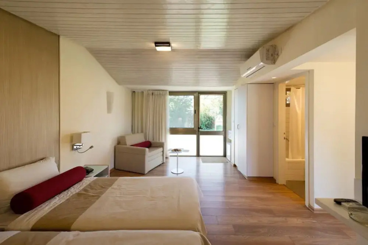 Shefayim Hotel
