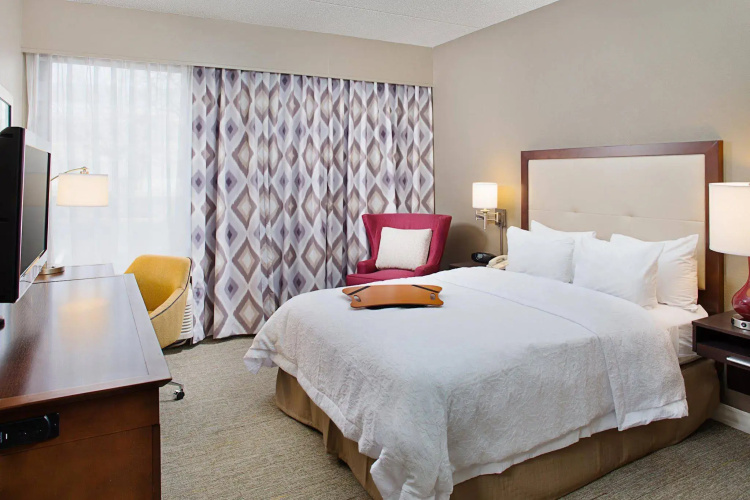 Hampton Inn by Hilton Philadelphia / Willow Grove