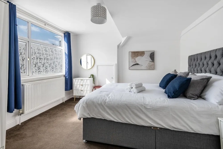 2 Bedrooms Sextuple Apartment