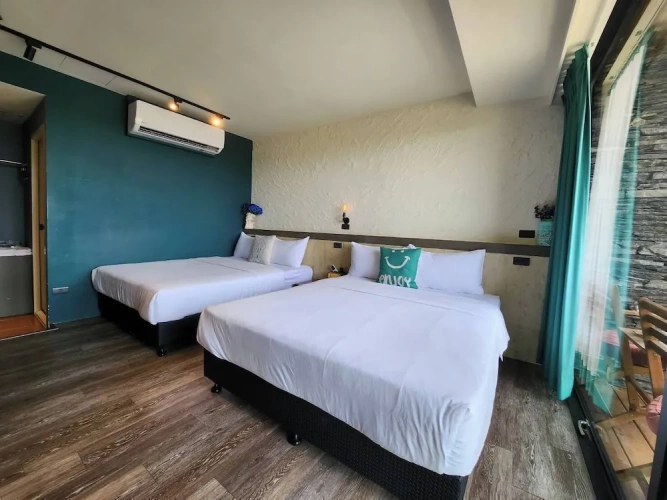 1 Bedroom Standard Quadruple Family room with balcony and with sea view
