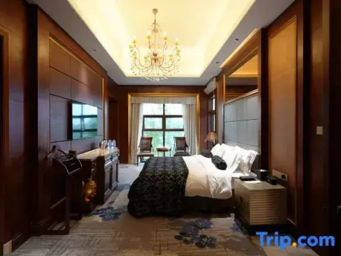 Deluxe Family Suite