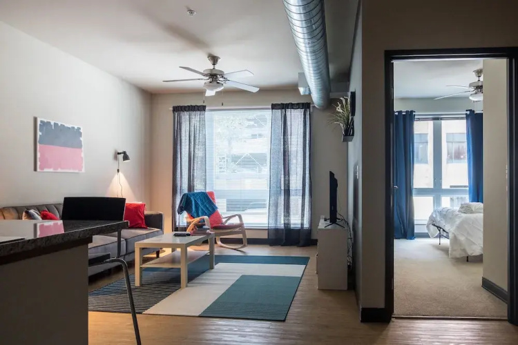 1 BR Downtown Loft Near Fiserv Forum by Frontdesk