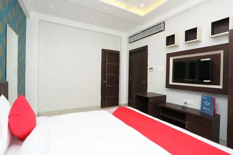 Capital O 26711 Mukesh Palace