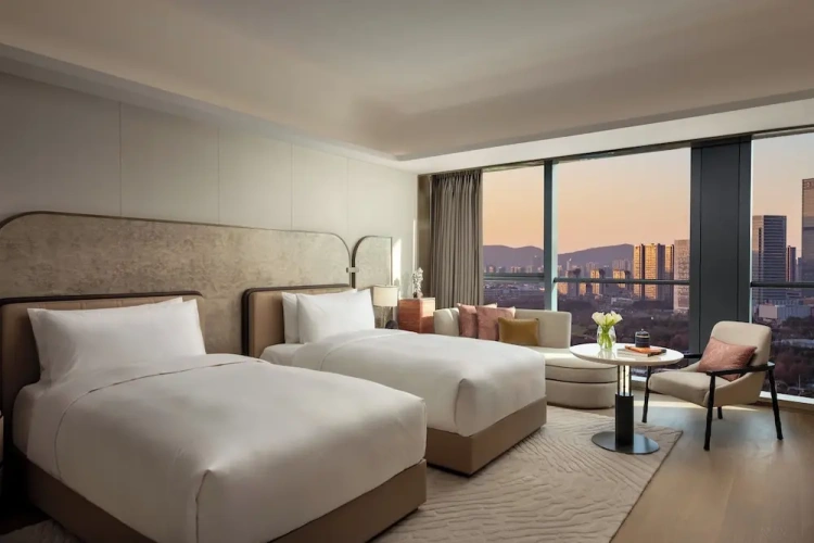Classic Twin Club room