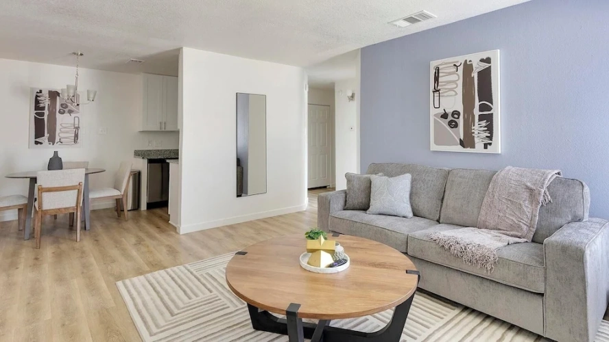 2 Bedrooms Apartment