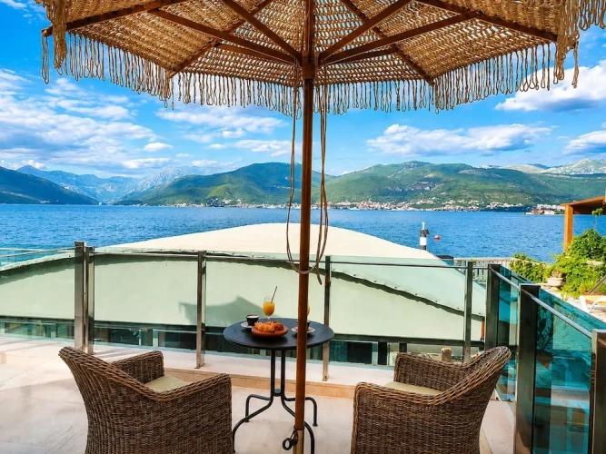 Deluxe Double room with balcony and with sea view