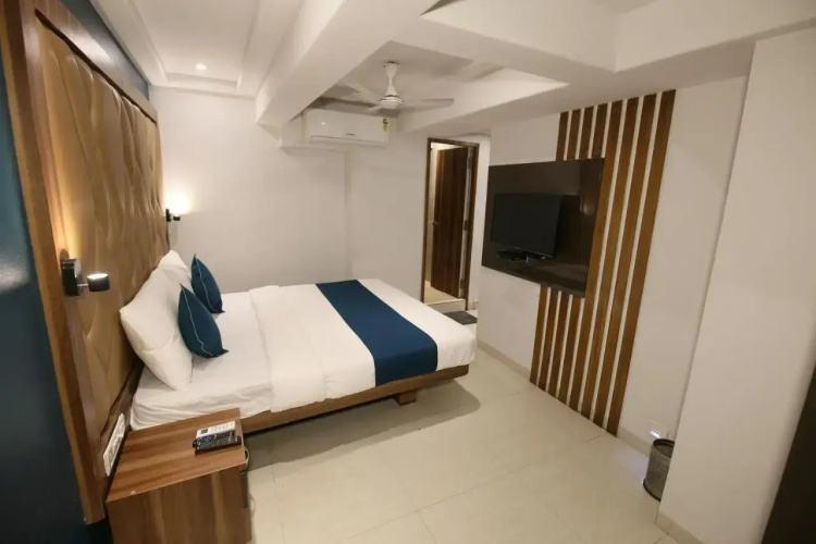FabHotel Park Palace Mandvi