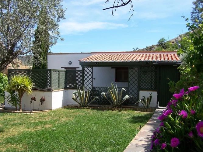 1 Bedroom Cottage with mountain view