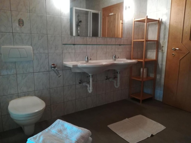 3 Bedrooms Apartment