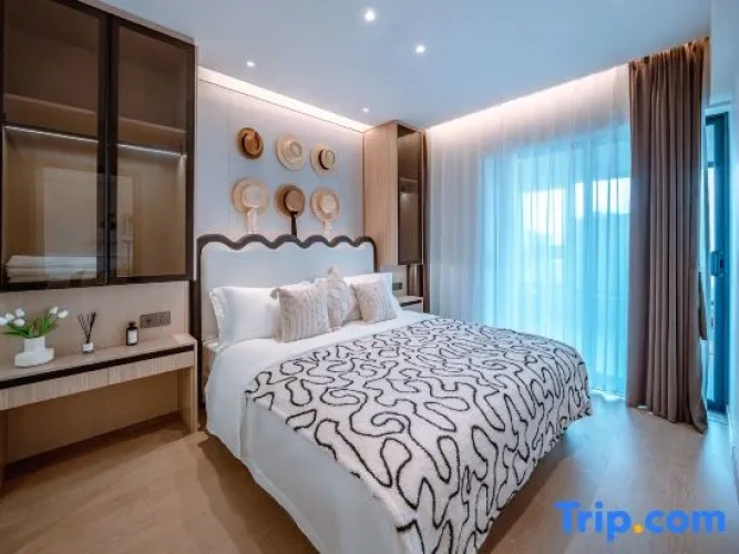 2 Bedrooms Suite seafront