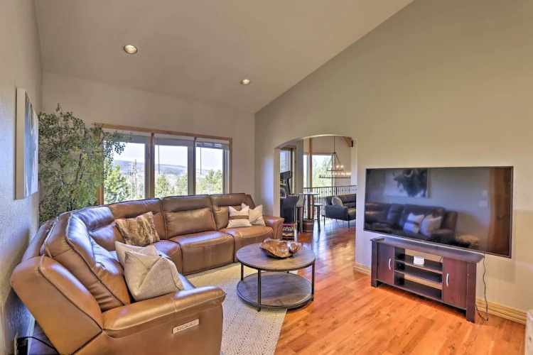 Cabin w/ Game Room & Mtn Views in Silverthorne!