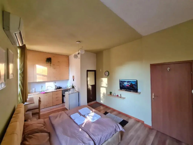 Ex-Block District charming studio apartment with treeish sorrounding view!
