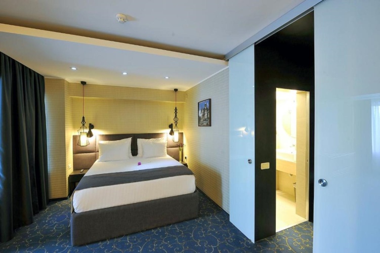 Crystal Palace Hotel