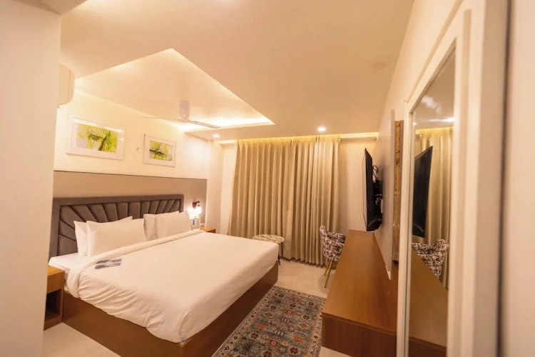 Deluxe room with city view