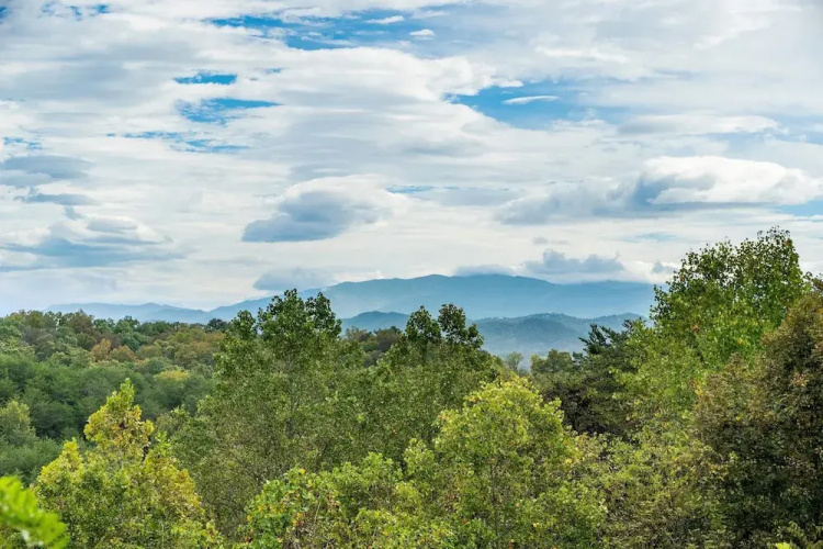 Heavenly View 2 Bedroom Cabin by RedAwning