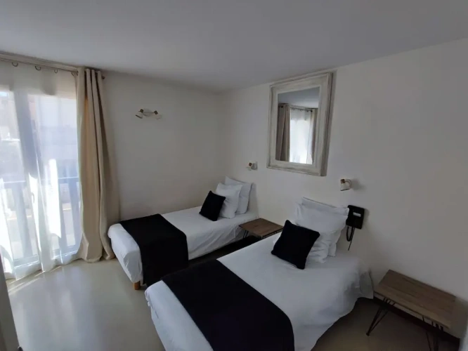 Standard Twin room with balcony