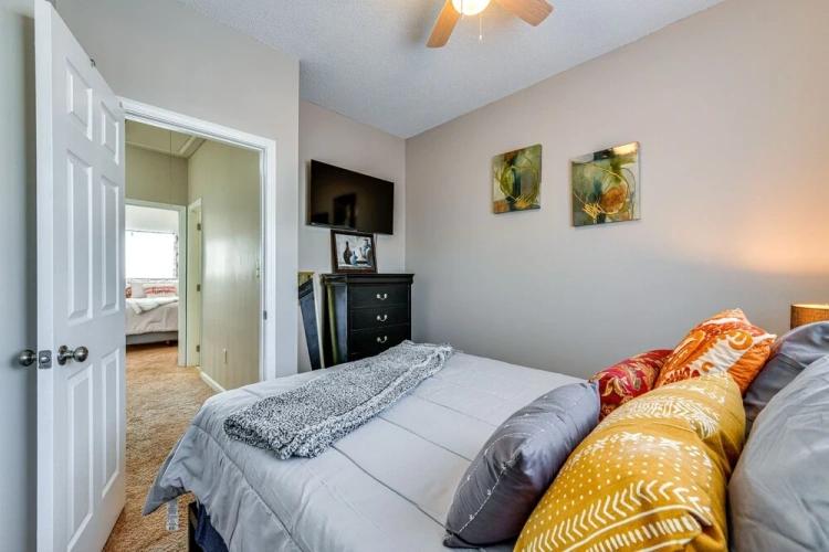 3 Bedrooms Apartment