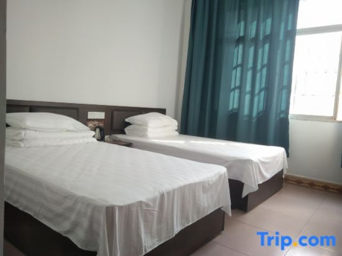Standard Twin room with garden view