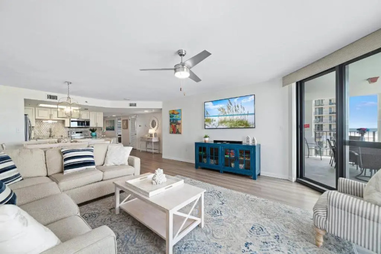 Phoenix VI 6511 - Beachfront Updated Condo!
