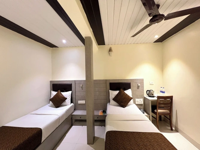 Deluxe Double room with city view