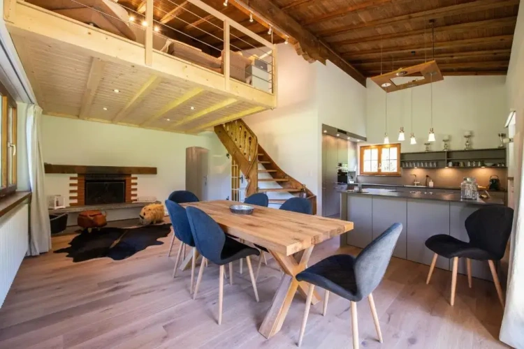 4 Bedrooms Cottage