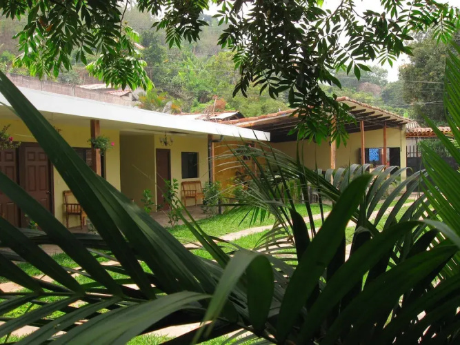 Hotel Raices