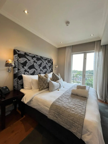 705 Cape Royale Luxury Apartment