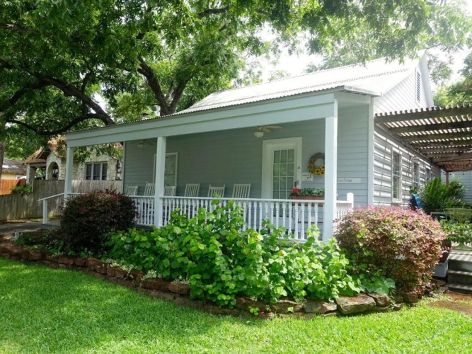 2 Bedrooms Cottage